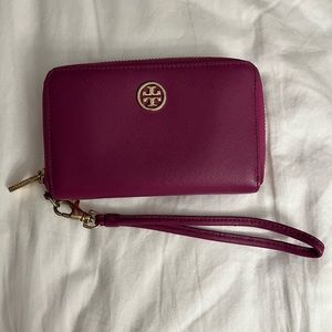 Tory Burch Saffiano Leathet Wristlet